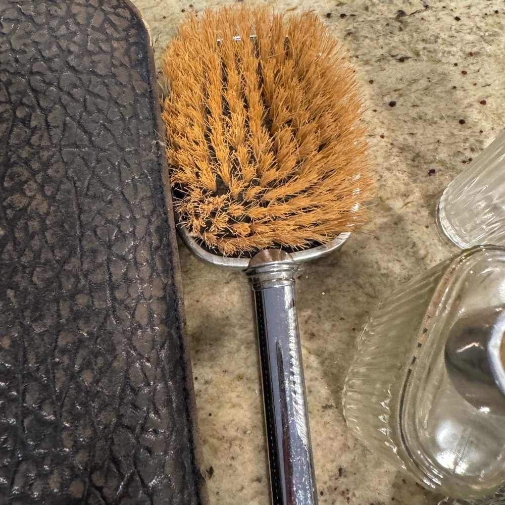 Vintage Travel Grooming Set with Black and Silver Accents - Picture 5 of 8
